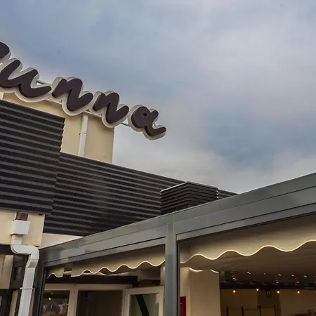 Hotel Sunna 3*